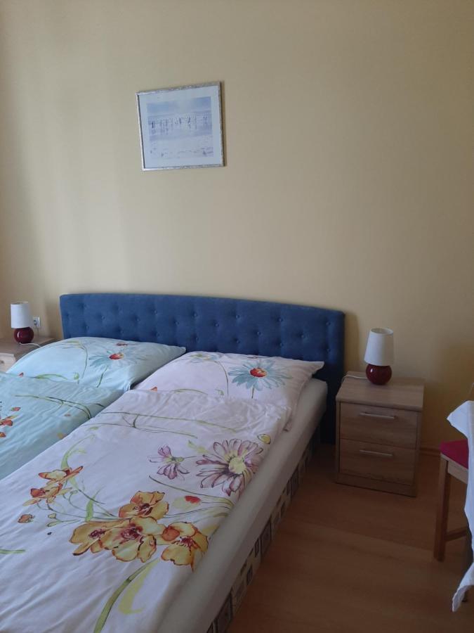 Kondics Apartmanhaz シャールヴァール エクステリア 写真
