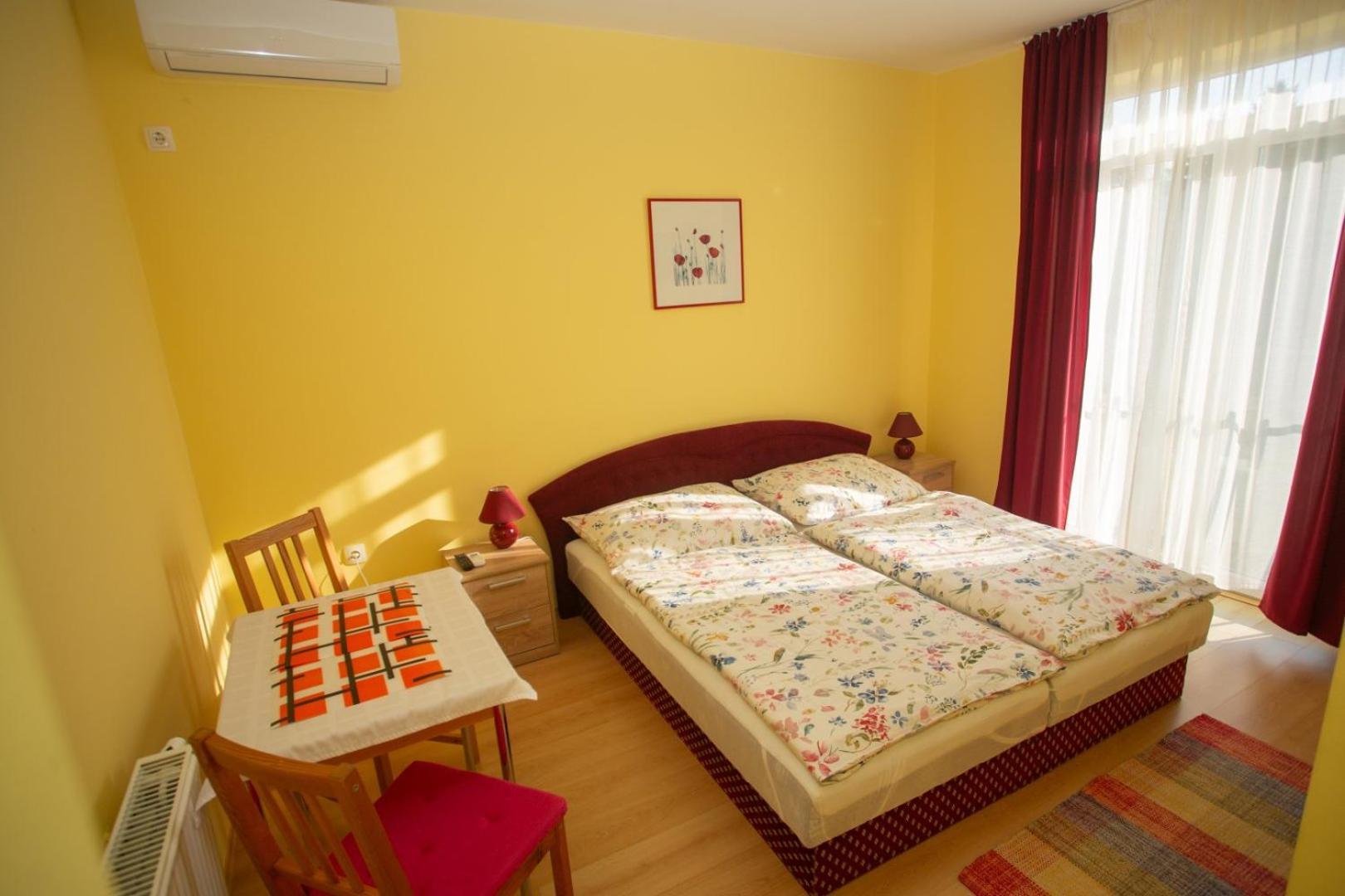 Kondics Apartmanhaz シャールヴァール エクステリア 写真