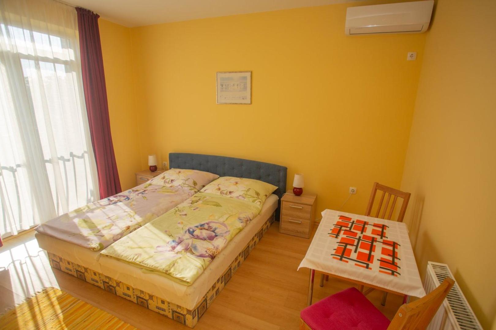 Kondics Apartmanhaz シャールヴァール エクステリア 写真