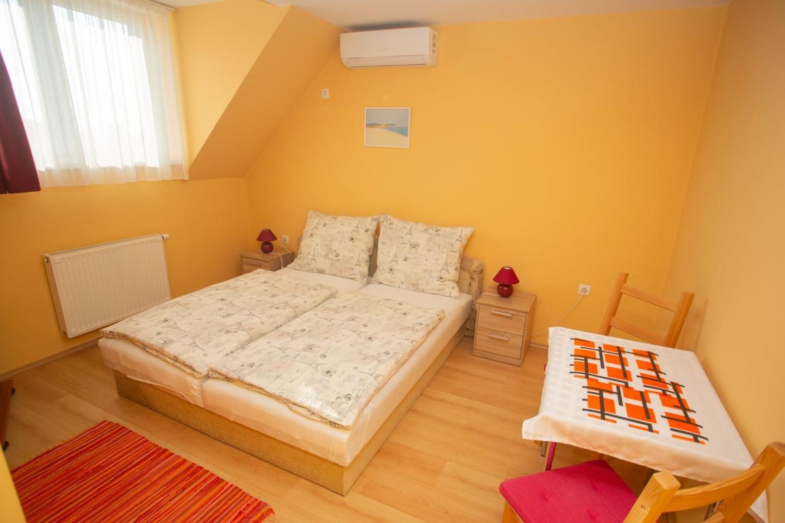 Kondics Apartmanhaz シャールヴァール エクステリア 写真