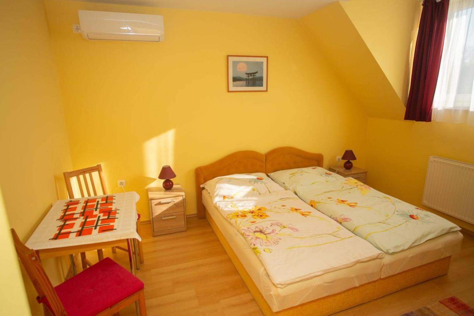 Kondics Apartmanhaz シャールヴァール エクステリア 写真